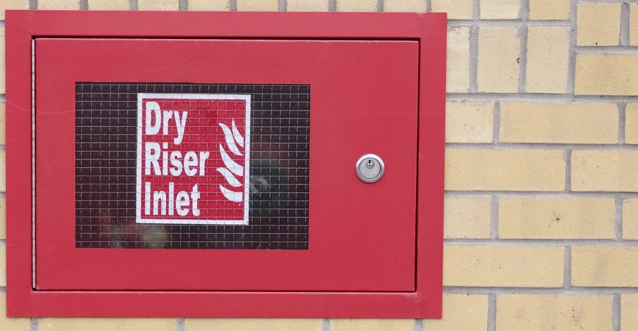 Dry riser inlet